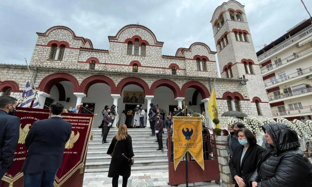 Η εξόδιος ακολουθία του μακαριστού Μητροπολίτη Δράμας Παύλου